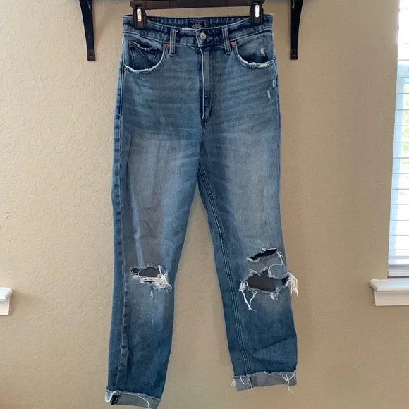 Abercrombie and Fitch Zoe Natural Rise Ankle straight leg jeans - Picture 1 of 6